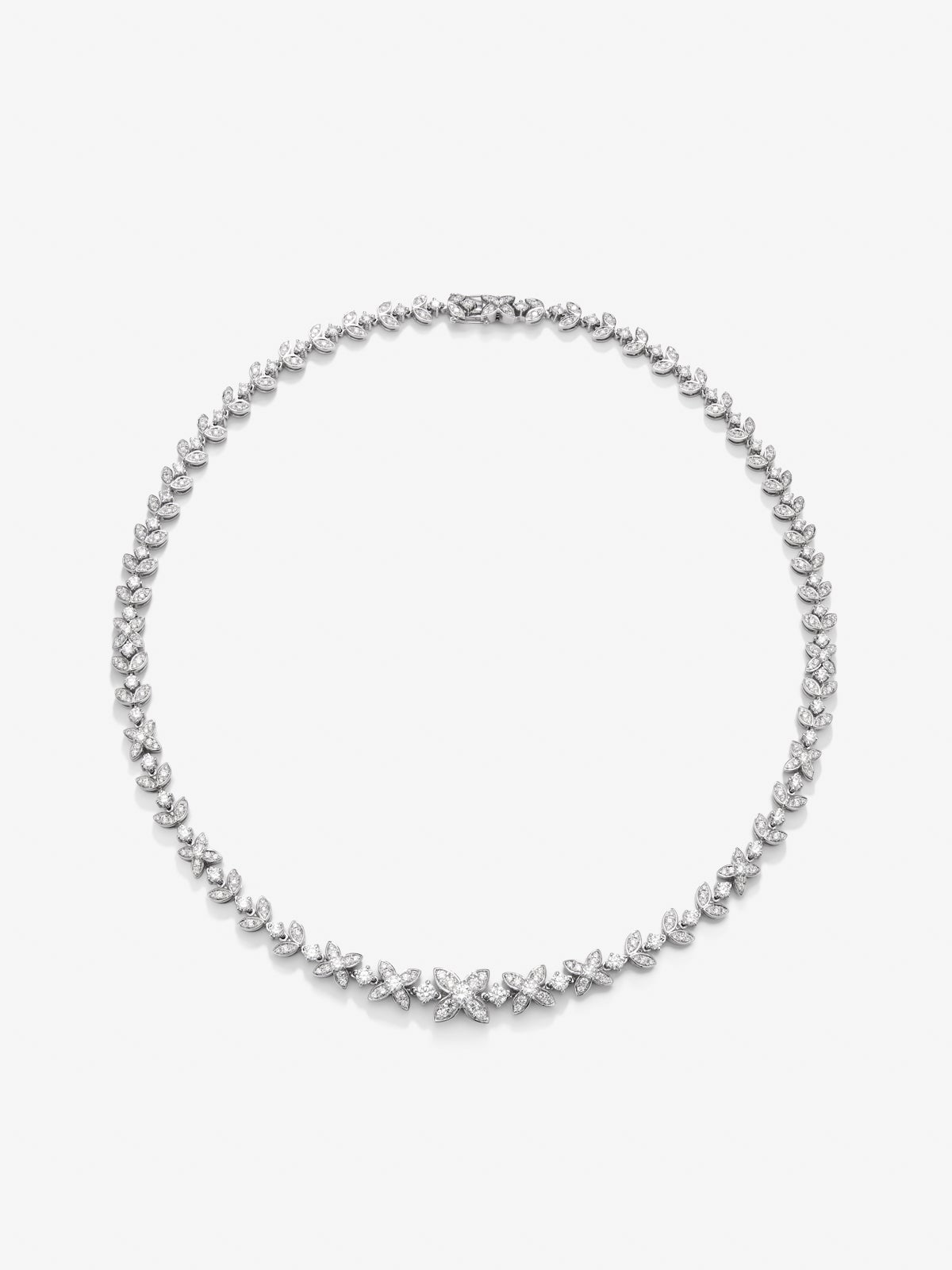Collar de oro blanco de 18K con diamantes blancos en talla brillante de 7,81 cts