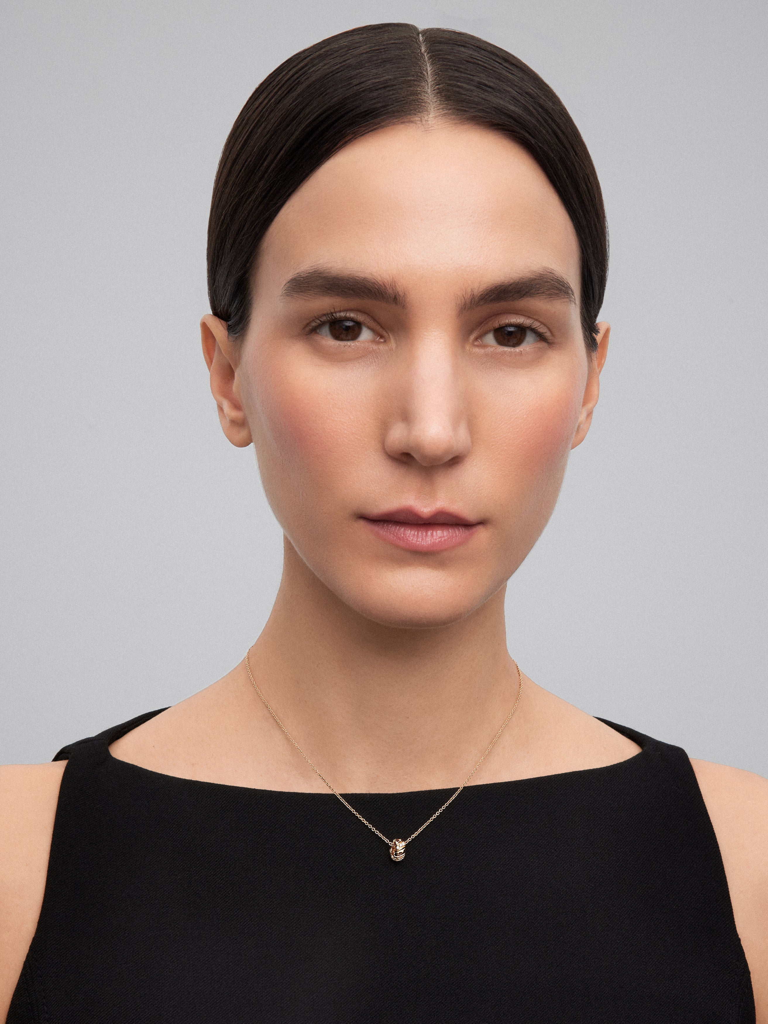 18K yellow gold pendant with white diamonds of 0.18 cts