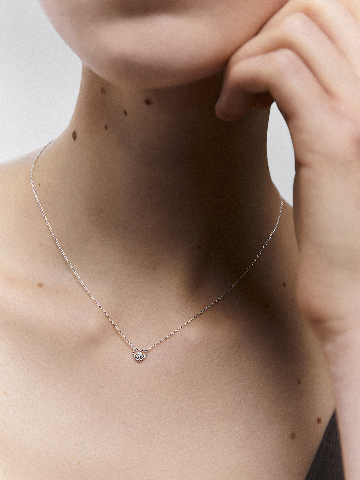 Colgante de grace de oro blanco con diamante