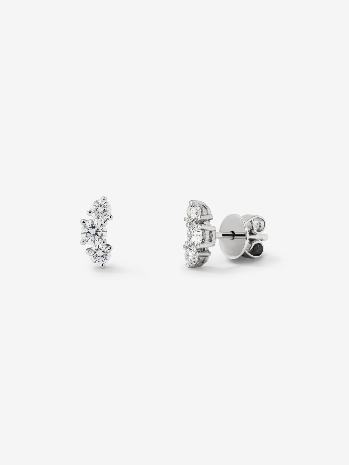 Pendientes de oro blanco de 18K con 6 diamantes en talla brillante con un total de 0,58 cts