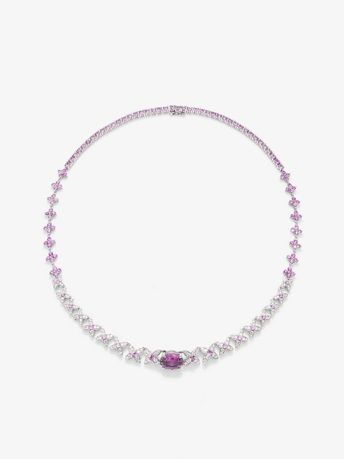 Collar de oro blanco de 18K con zafiros rosas en talla oval y brillante de 15,02 cts y diamantes blancos en talla brillante de 1,52 cts
