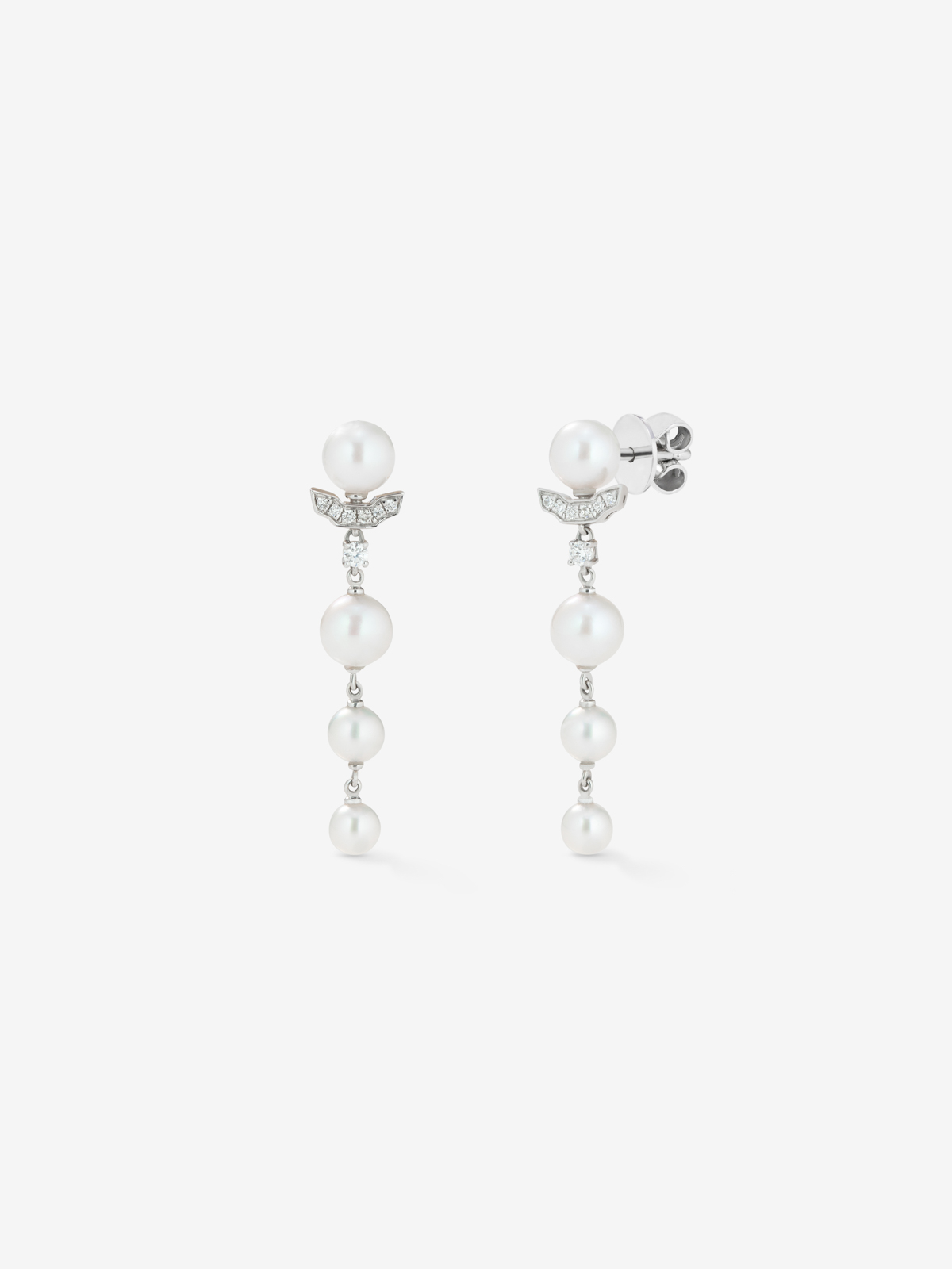 18k white gold long earrings with Akoya pearls and diamonds
