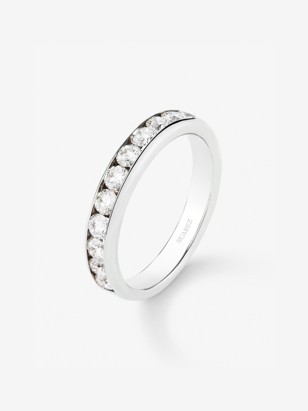 Alianza entera de oro blanco de 18K con 10 diamantes en talla brillante con un total de 1 cts