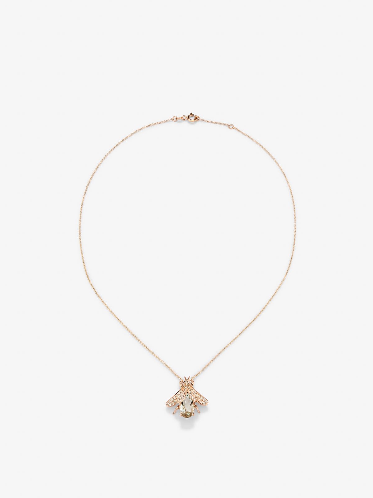 Colgante de oro blanco de 18K con amatista verde en talla oval de 2,5 cts, 42 diamantes marrones en talla brillante con un total de 0,36 cts y 2 zafiros azules en talla brillante con un total de 0,01 cts