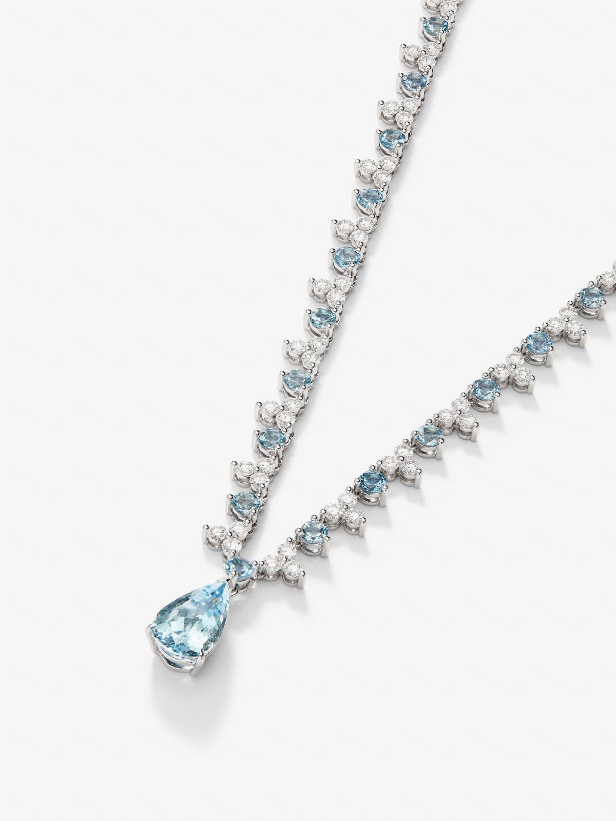 Collar rivière de oro blanco de 18kt de diamantes y aguamarinas con aguamarina talla pera de 3 cts