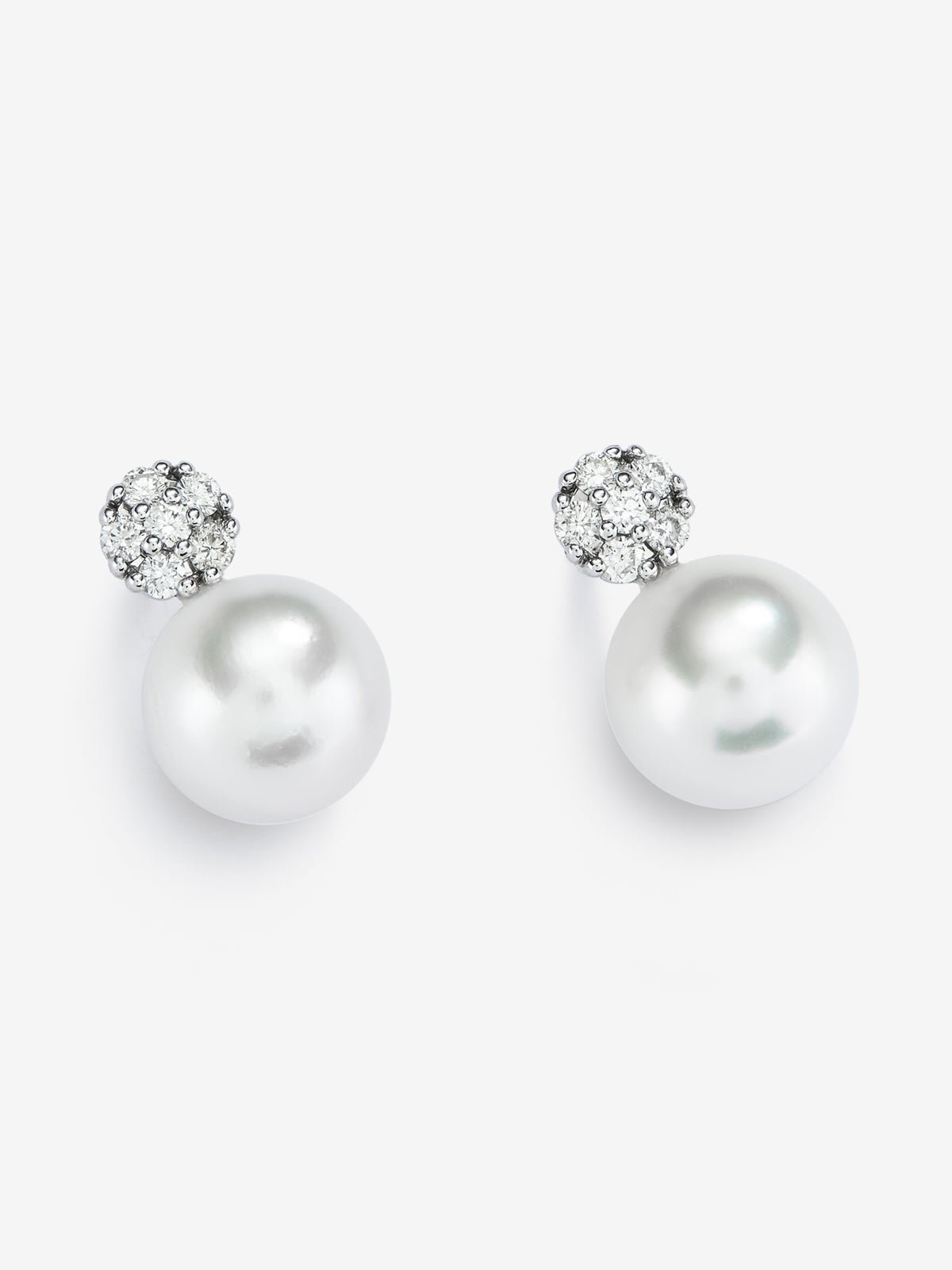 Pendiente de oro blanco de 18k con perla autraliana de 8 mm y diamante