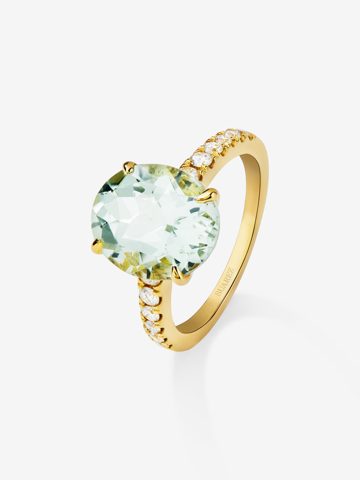 18K yellow gold ring with oval-cut green amethyst of 4.34 cts and 12 brilliant-cut diamonds with a total of 0.29 cts