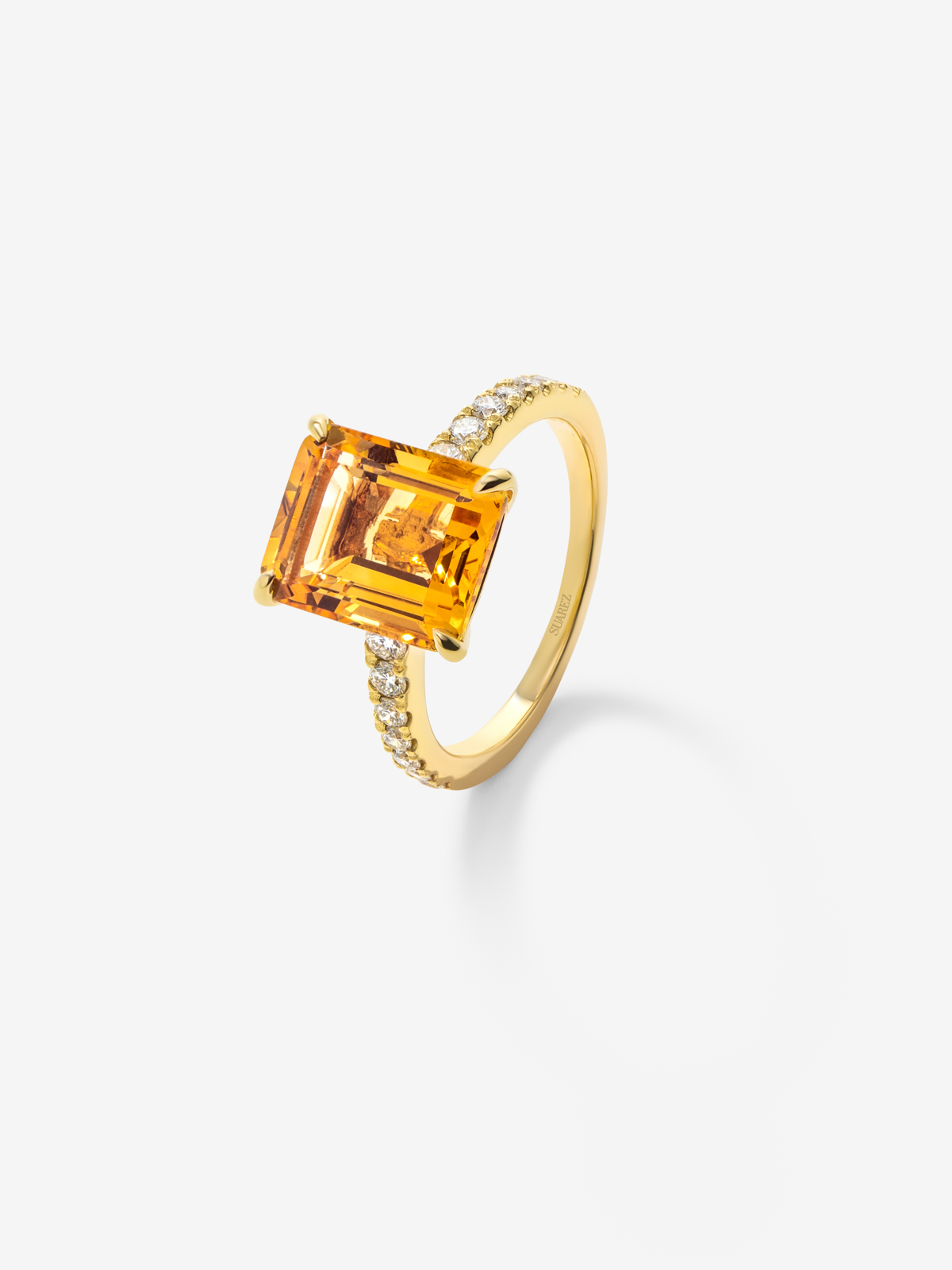 18K yellow gold ring with citrine quartz in emerald size of 3.7 cts and white diamonds in bright size of 0.32 cts