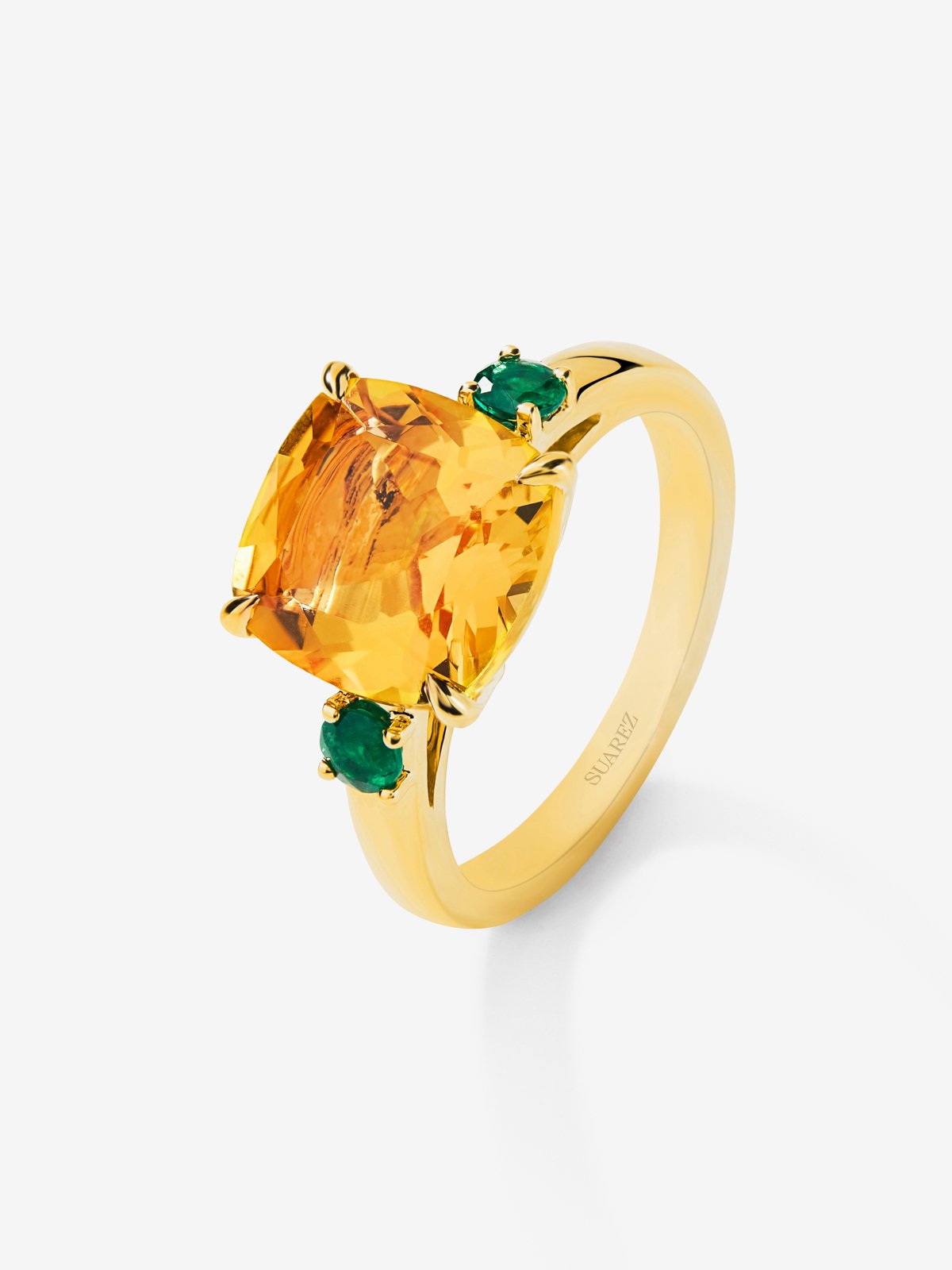18k yellow golden ring with citrine quartz in 3.55 cts and green cushion size in bright 0.25 cts