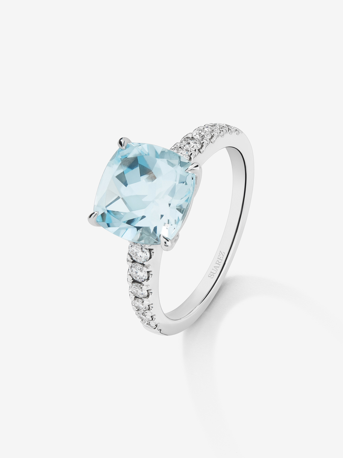 Anillo solitario de oro blanco de 18K con topacio y diamante