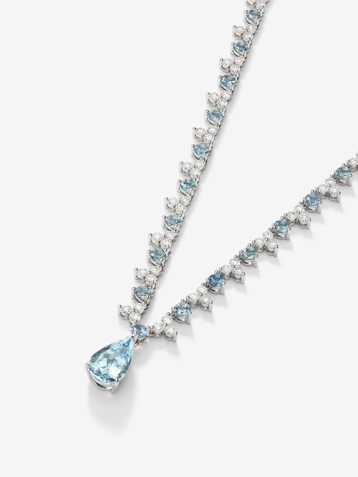 18K White Gold Rivière Collar with Aguamarina Azul in 3 cts pear size, blue aquamarines in bright size 5.7 cts and white diamonds in bright size 6.25 cts