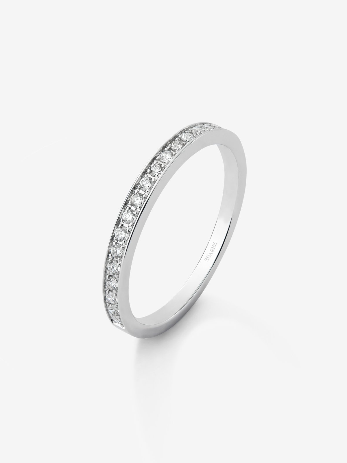 Half ring in 18K white gold with 18 brilliant-cut diamonds with a total of 0.18 cts