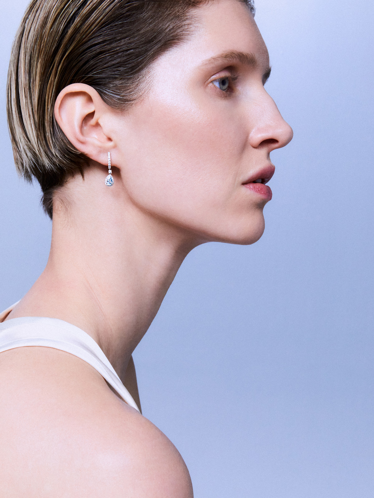 Pendientes de aro con colgante de oro blanco de 18K con aguamarina y diamante