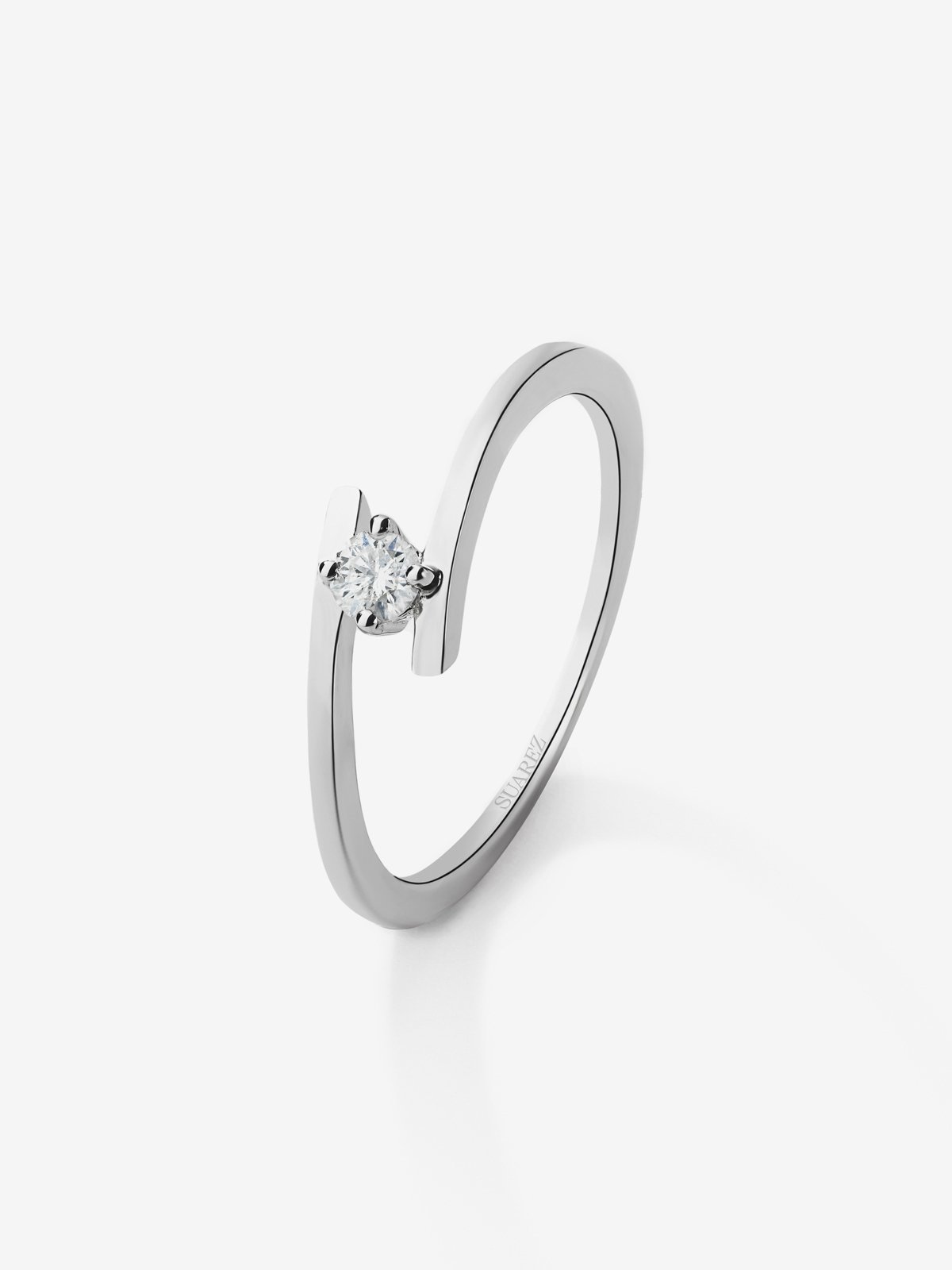 Anillo solitario de oro blanco de 18K con diamante en talla brillante de 0,1 cts