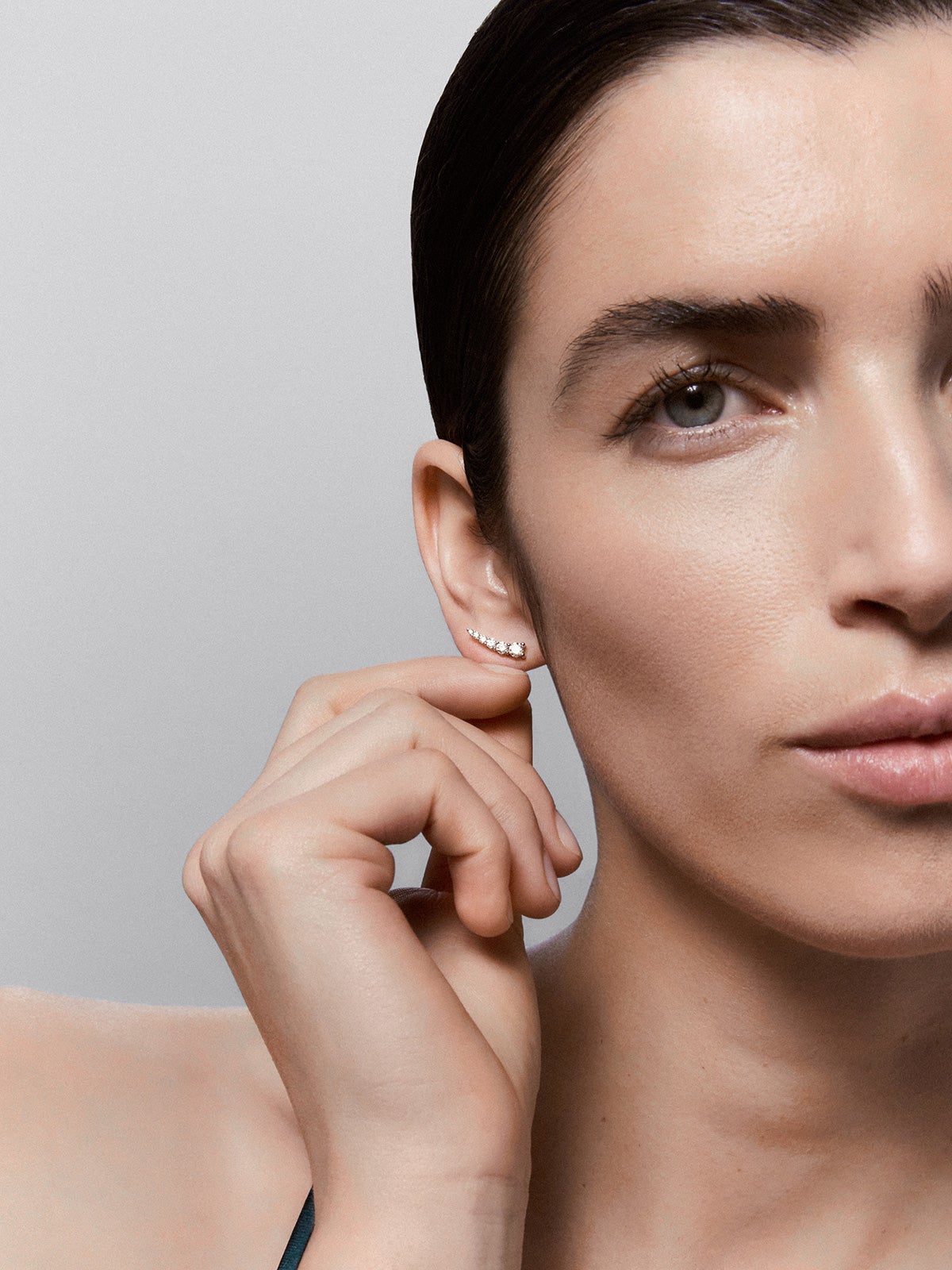 Pendientes trepador de oro blanco de 18K con diamantes