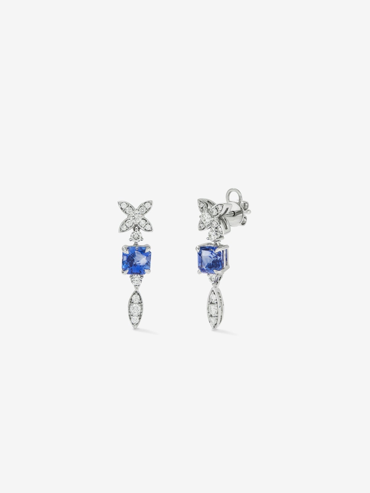 Pendientes de oro blanco de 18K con zafiros azules en talla octogonal de 3,02 cts y diamantes blancos en talla brillante 0,53 cts