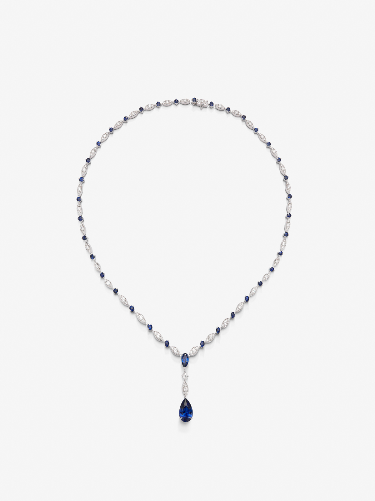 18K white gold necklace with Royal blue sapphire in pear size of 3.56, blue and bright blue slopes of 4.6 cts and white diamonds in bright size of 3.15 cts