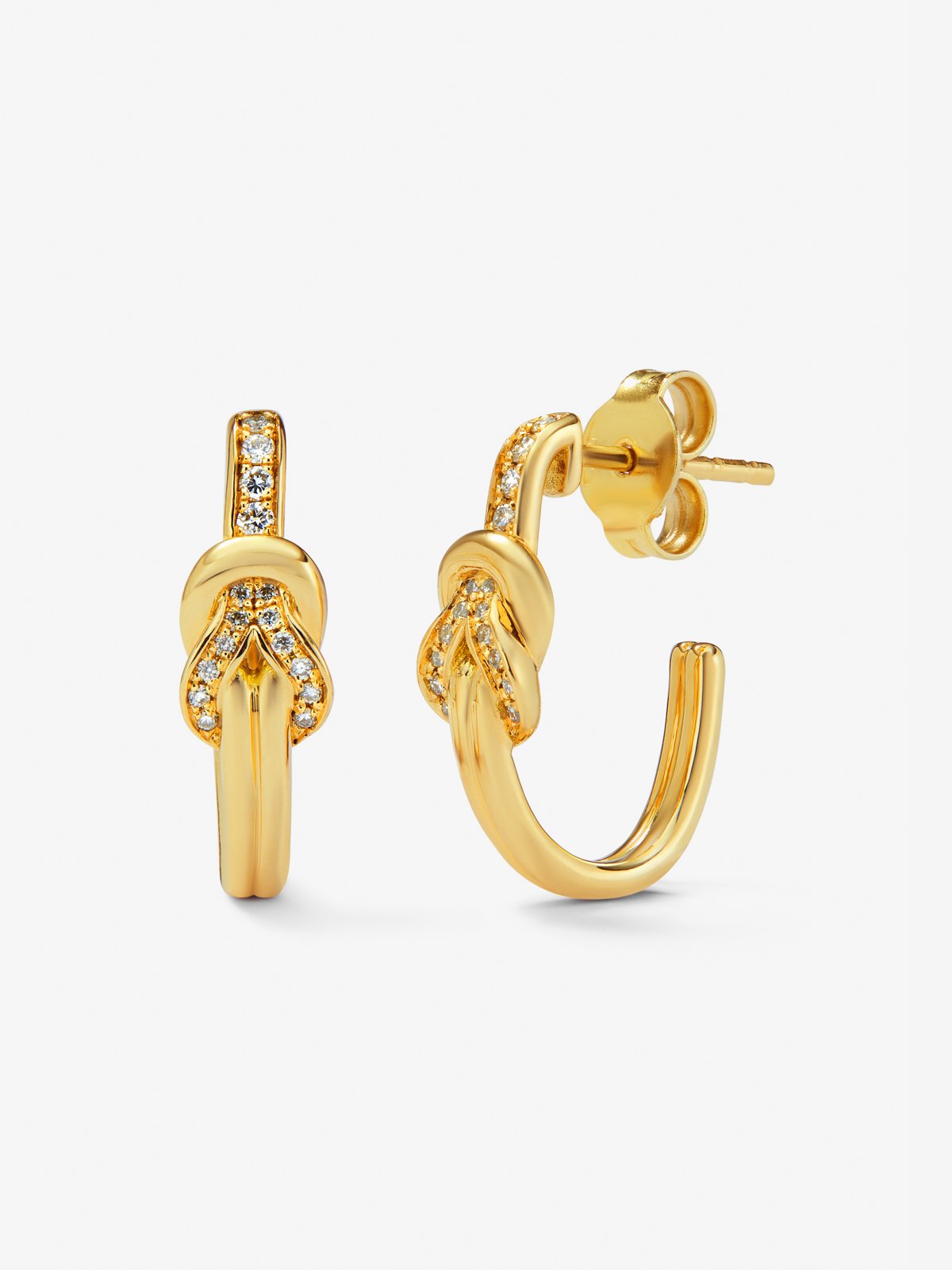 Pendientes de aro de oro amarillo de 18K con diamantes blancos en talla brillante de 0,11 cts y forma de nudo