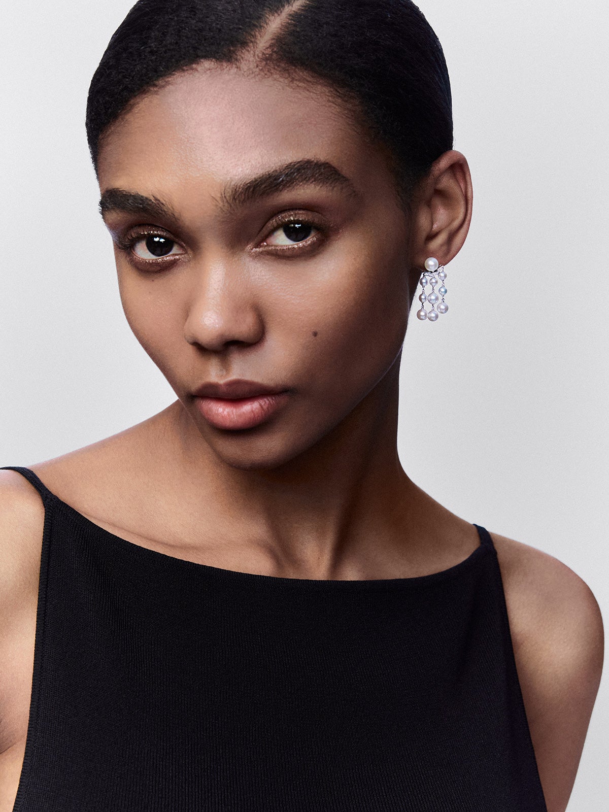 Pendientes de oro blanco de 18k con perlas Akoya y diamantes