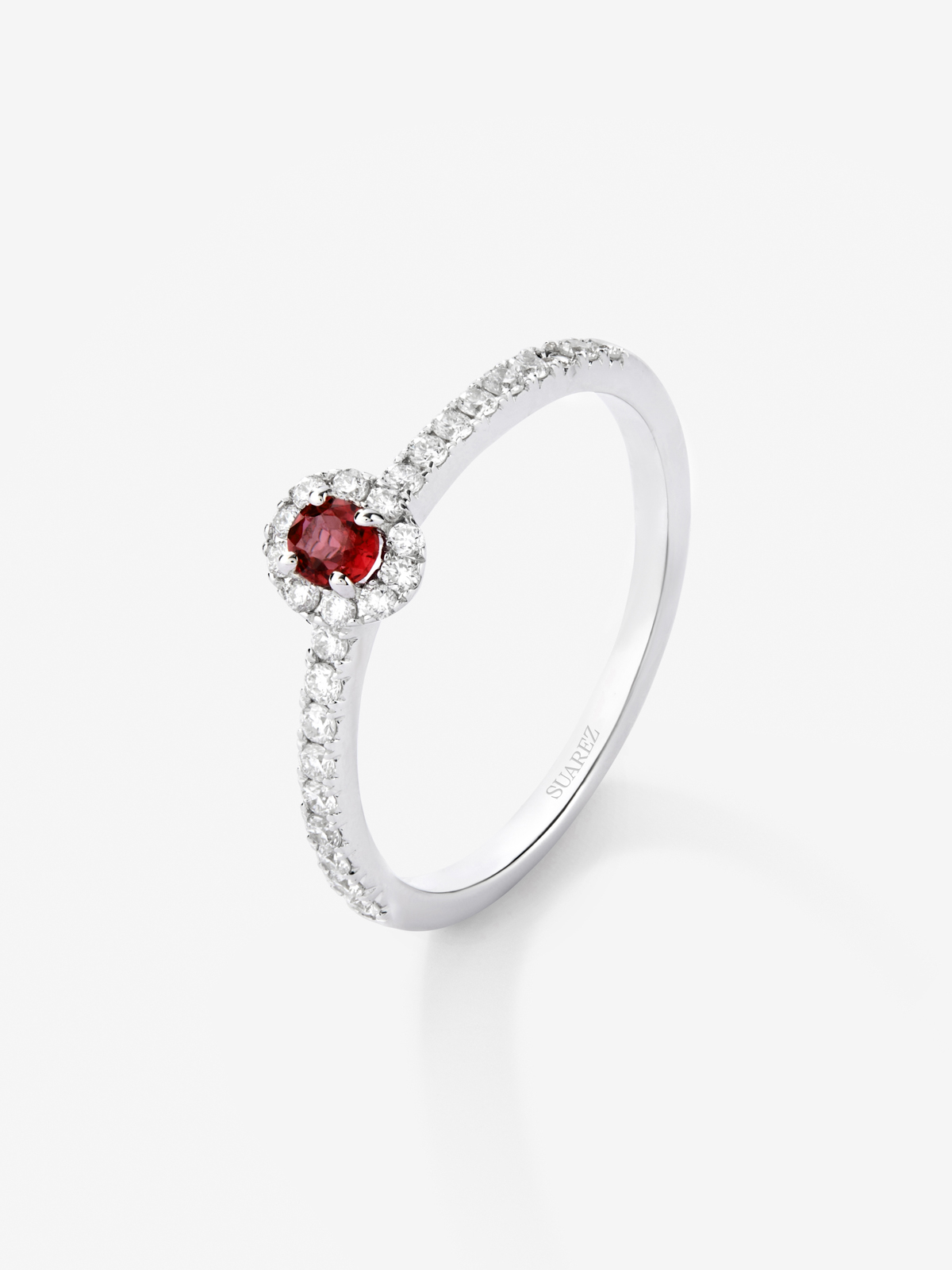 Anillo orla de oro blanco de 18K con rubi y diamante