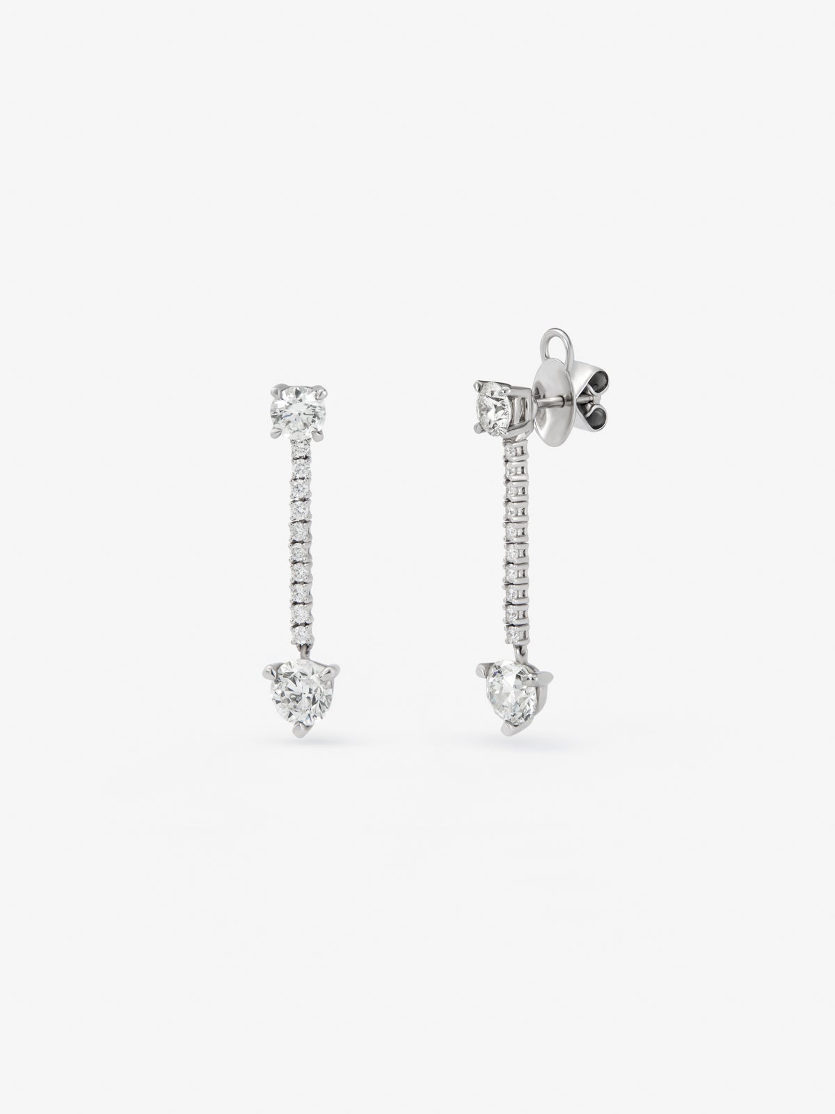 Pendientes desmontables de oro blanco de 18K con diamantes blancos en talla brillante de 3,42 cts