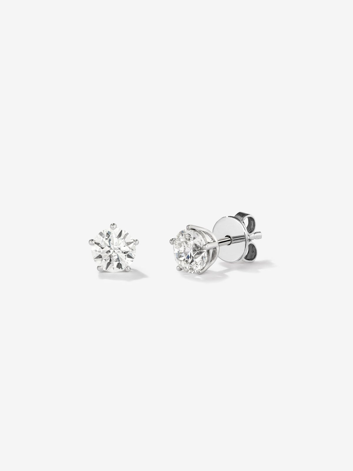 Pendientes de oro blanco de 18K con diamante solitario