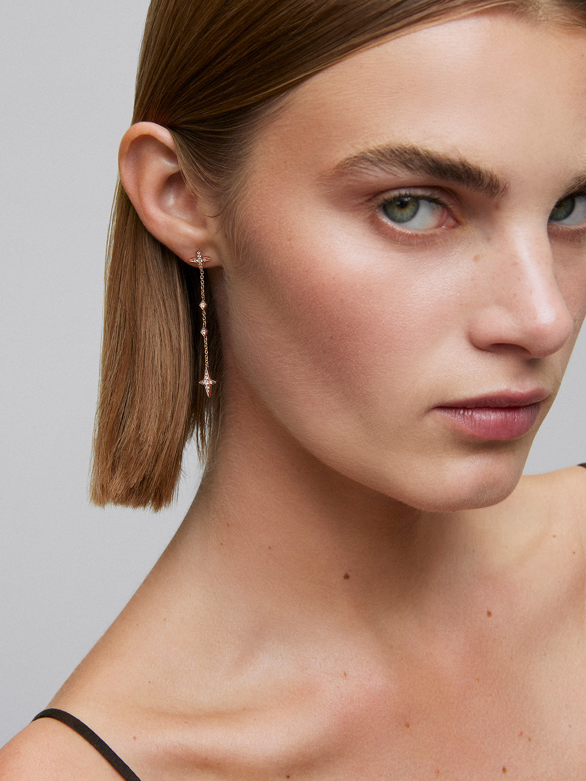 Long earrings with 18K rose gold stars with diamonds
