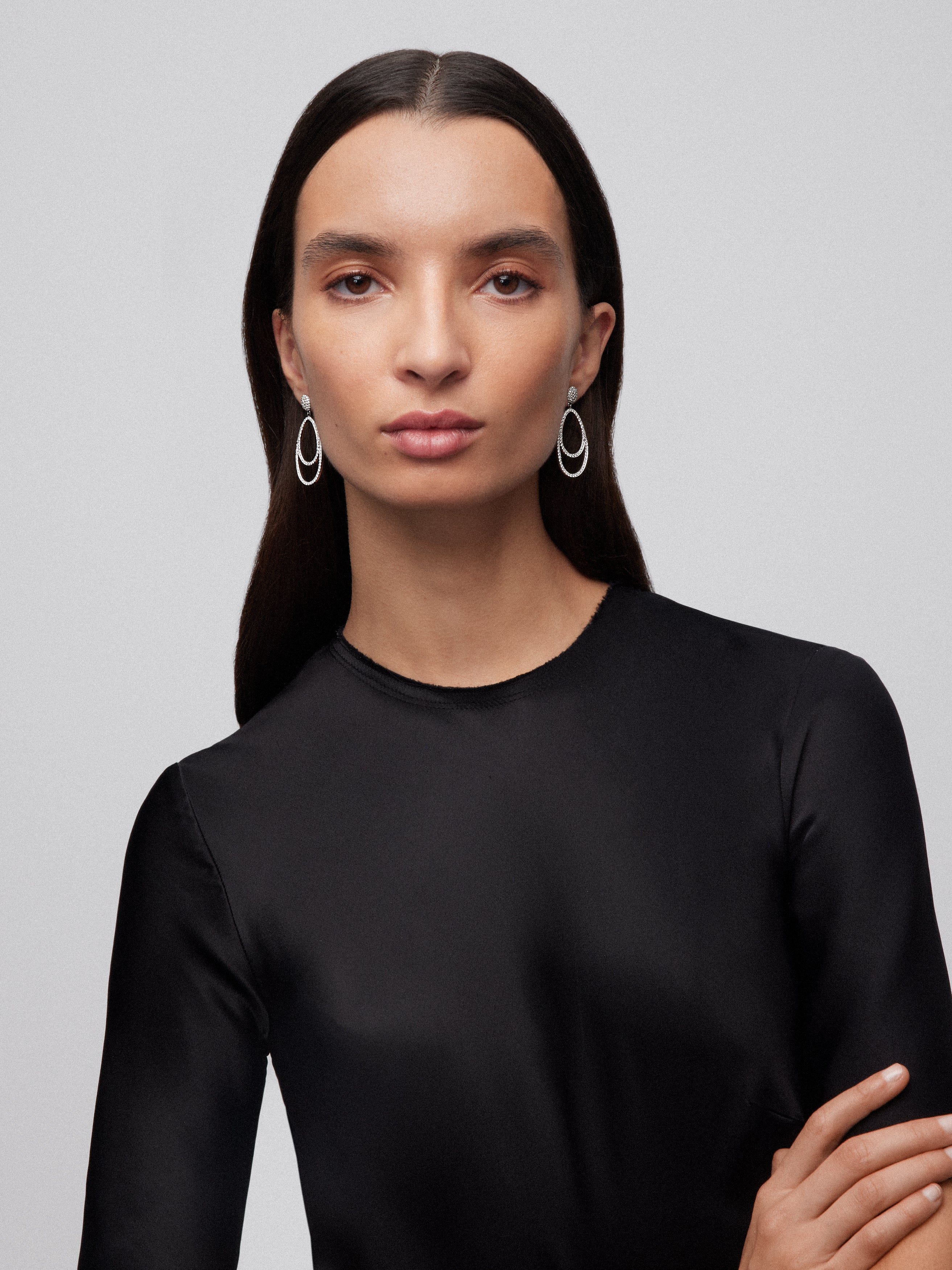 Pendientes de oro blanco de 18K con 210 diamantes en talla brillante con un total de 1,75 cts