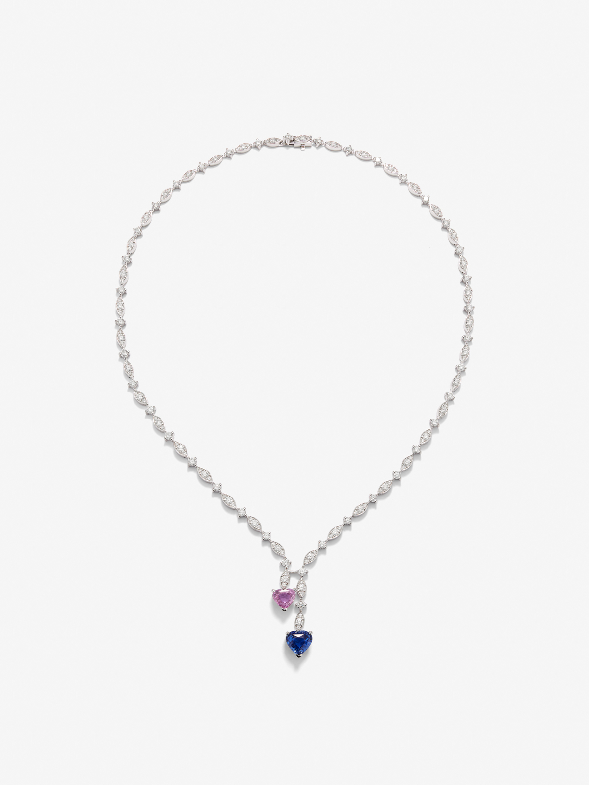 18K white gold necklace with blue cornflower sapphir
