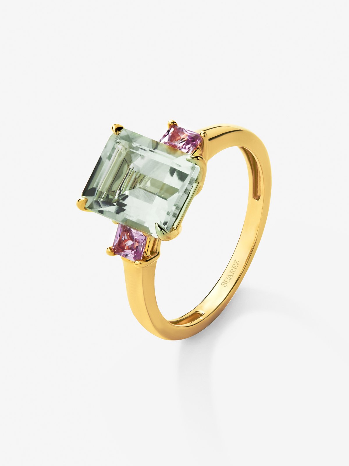 18K yellow gold triple ring with emerald-cut green amethyst of 2.53 cts and 2 princess-cut pink sapphires with a total of 0.41 cts