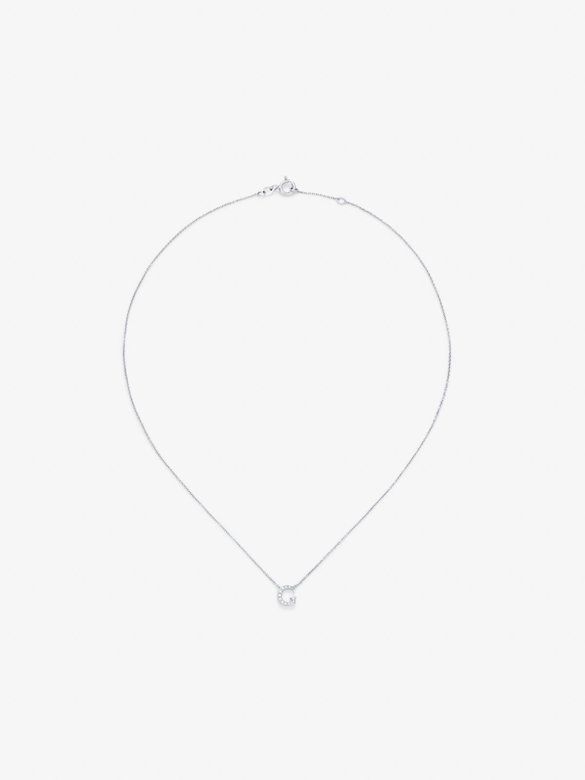 Colgante cadena con inicial pequeña de oro blanco de 18K y diamantes