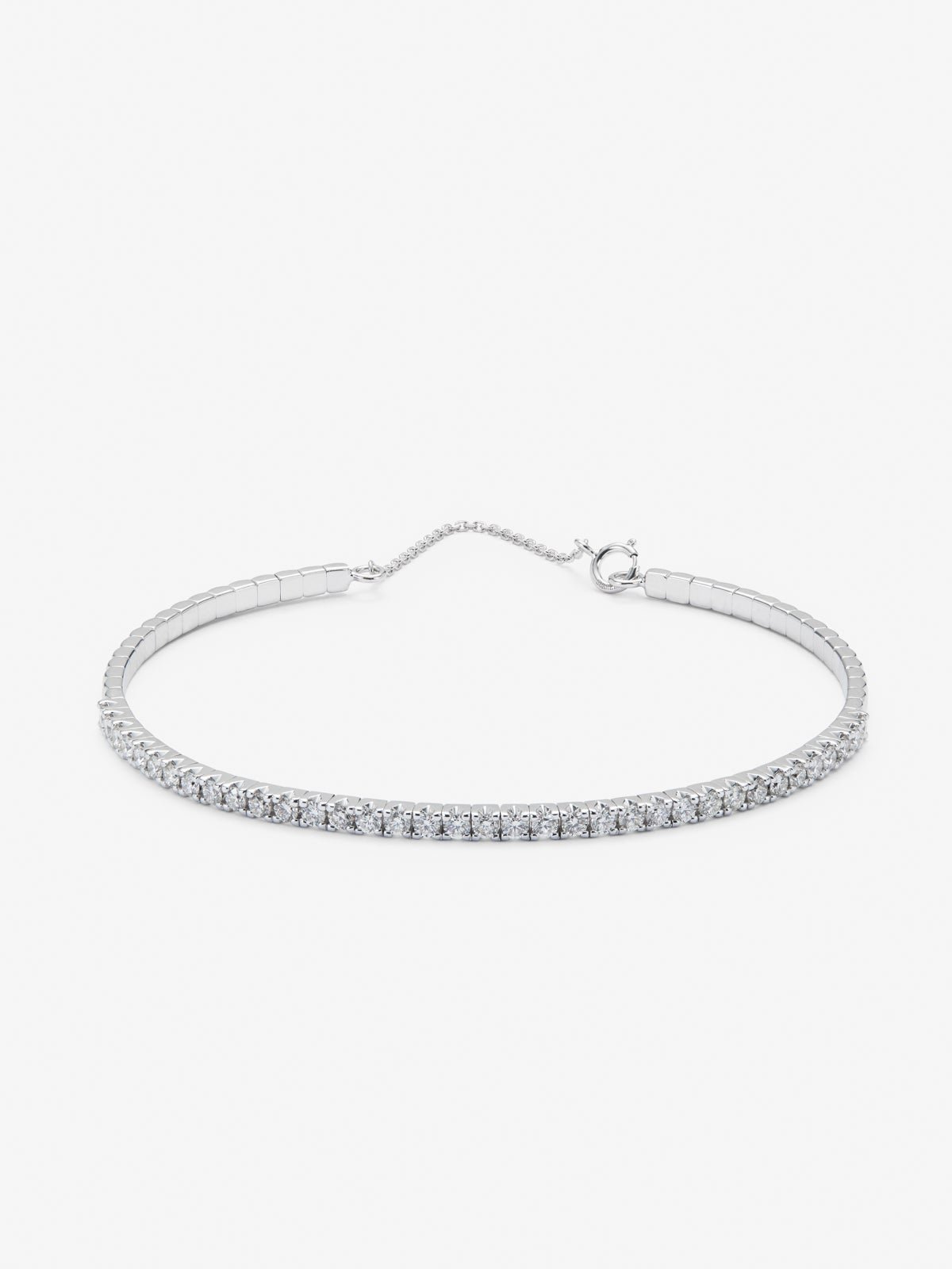 Pulsera rígida de oro blanco de 18K con diamantes blancos en talla brillante de 1,04 cts