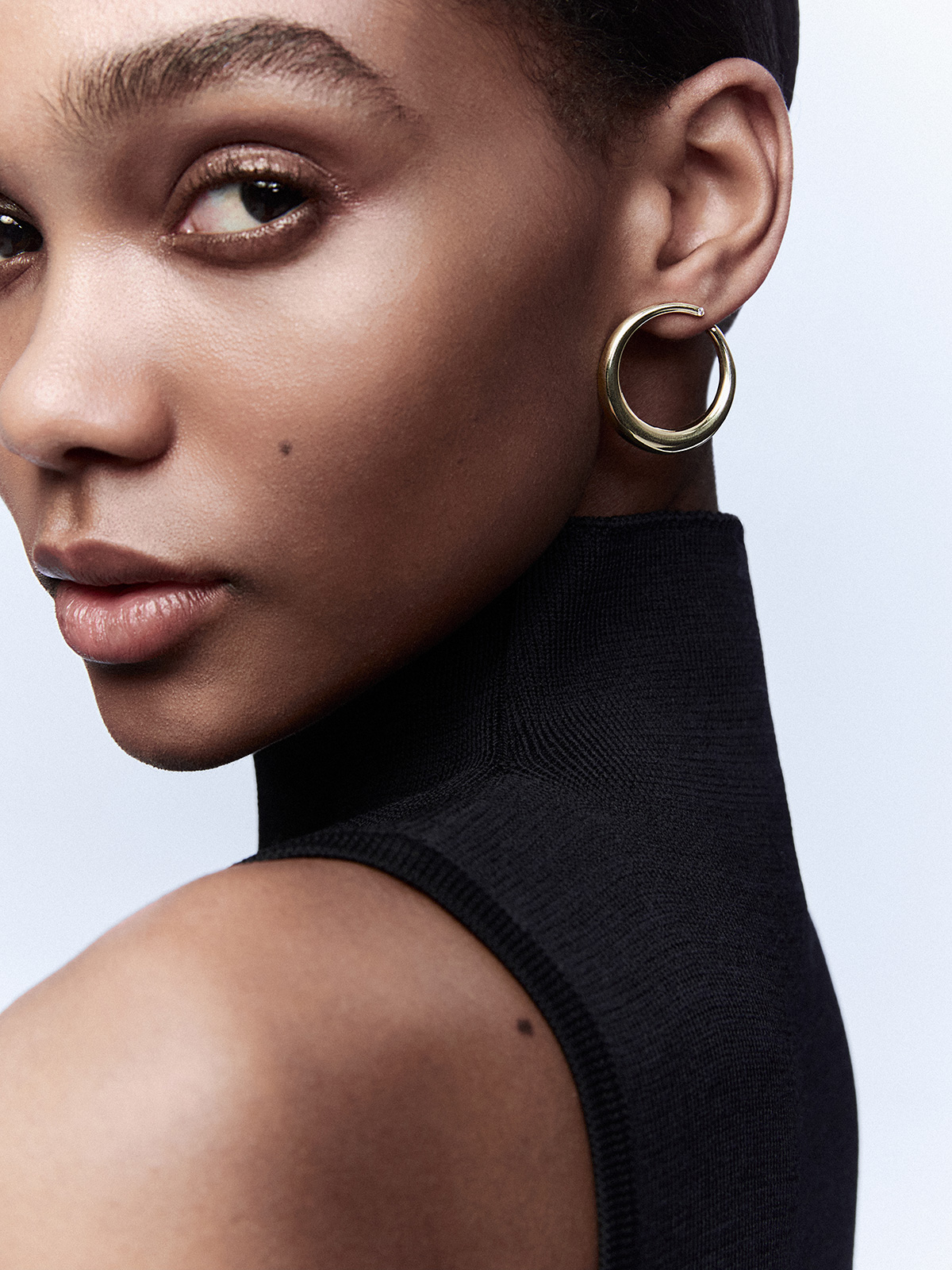 Pendientes aro liso grande oro amarillo de 18K con diamante