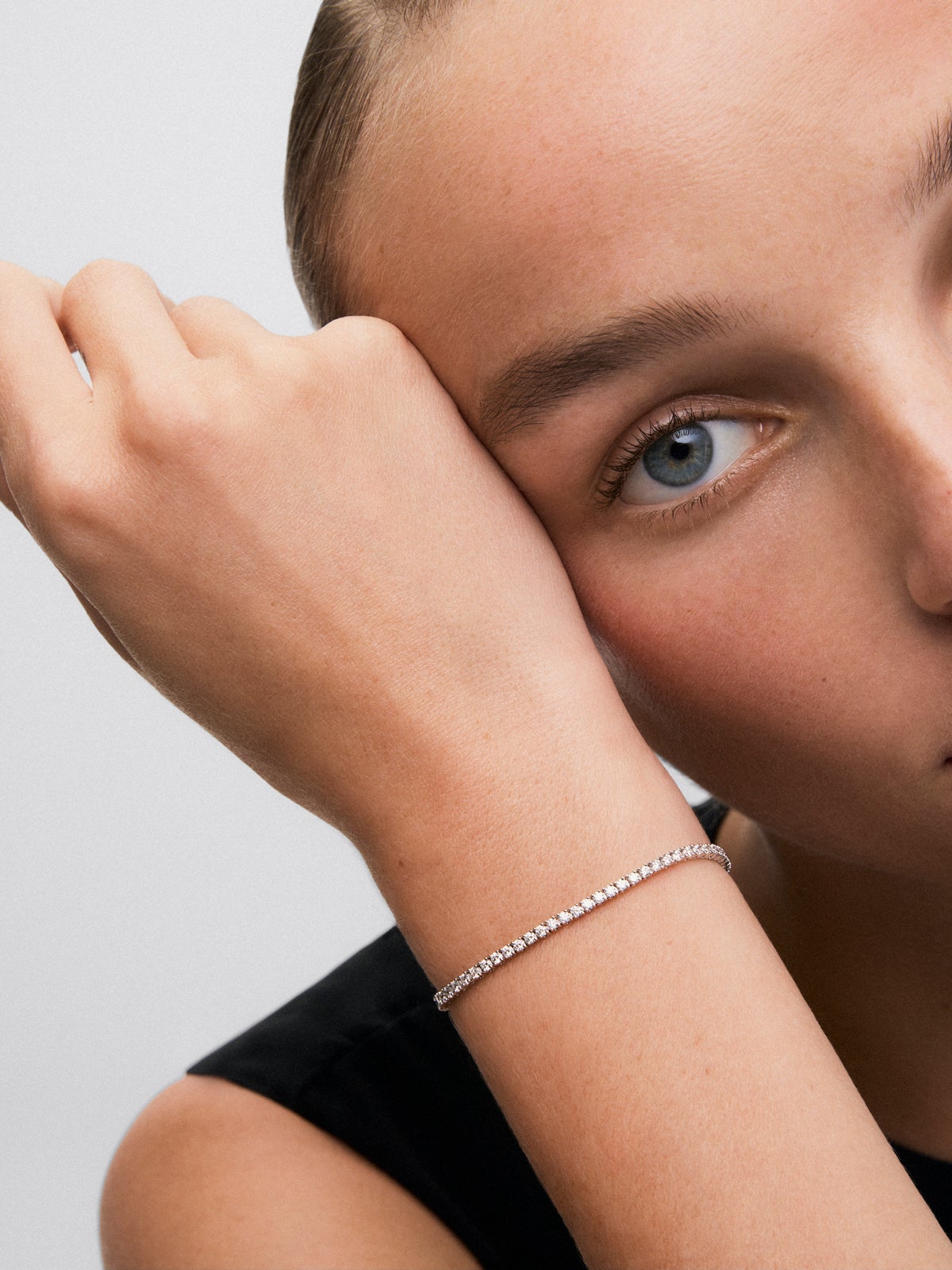 18K white gold riviere diamond bracelet