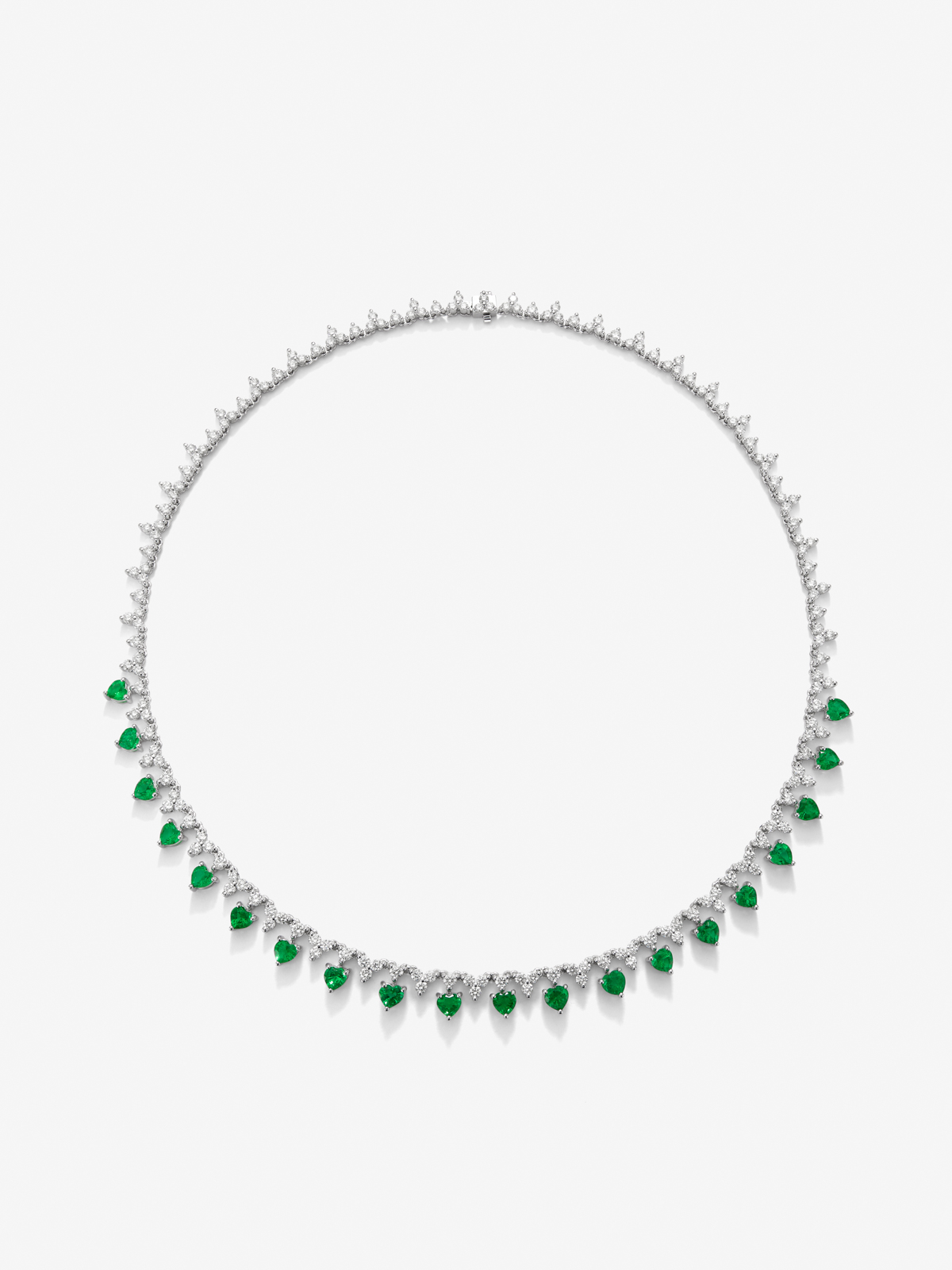 18K White Gold Rivière Necklace with green emeralds in the heart size of 4.42 cts and white diamonds in 6.76 cts bright size