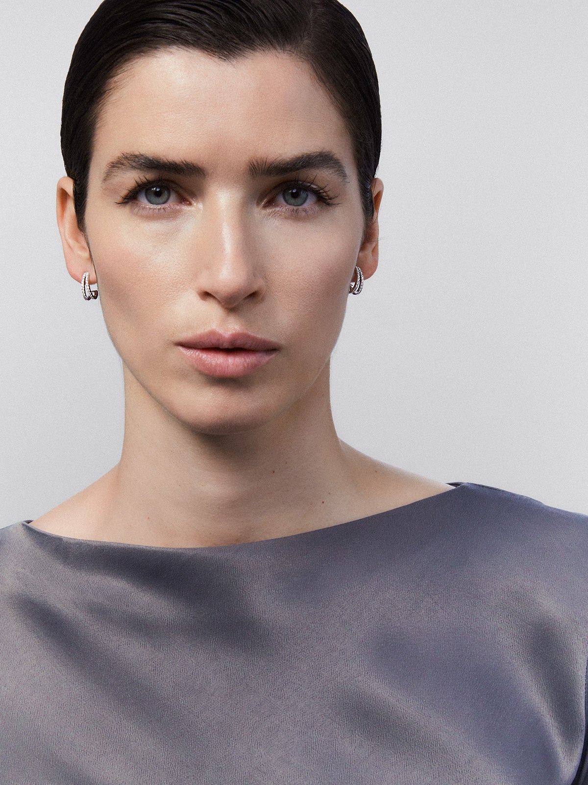 Pendientes aro doble de oro blanco de 18K con diamantes