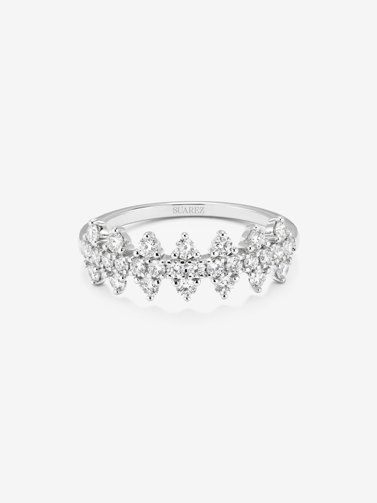 Anillo de oro blanco de 18K con 28 diamantes en talla brillante con un total de 0,59 cts