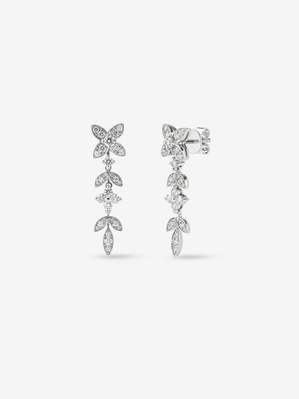 18K white gold earrings with 1.07 ct brilliant cut diamonds