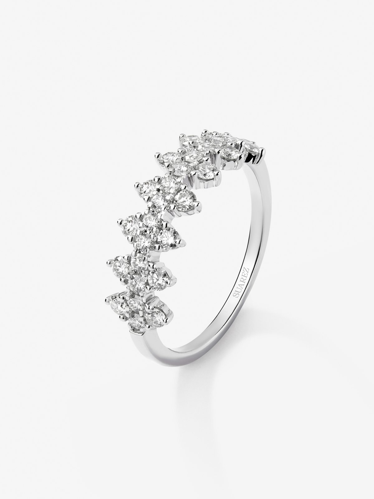 18K white gold ring with 28 brilliant-cut diamonds with a total of 0.59 cts