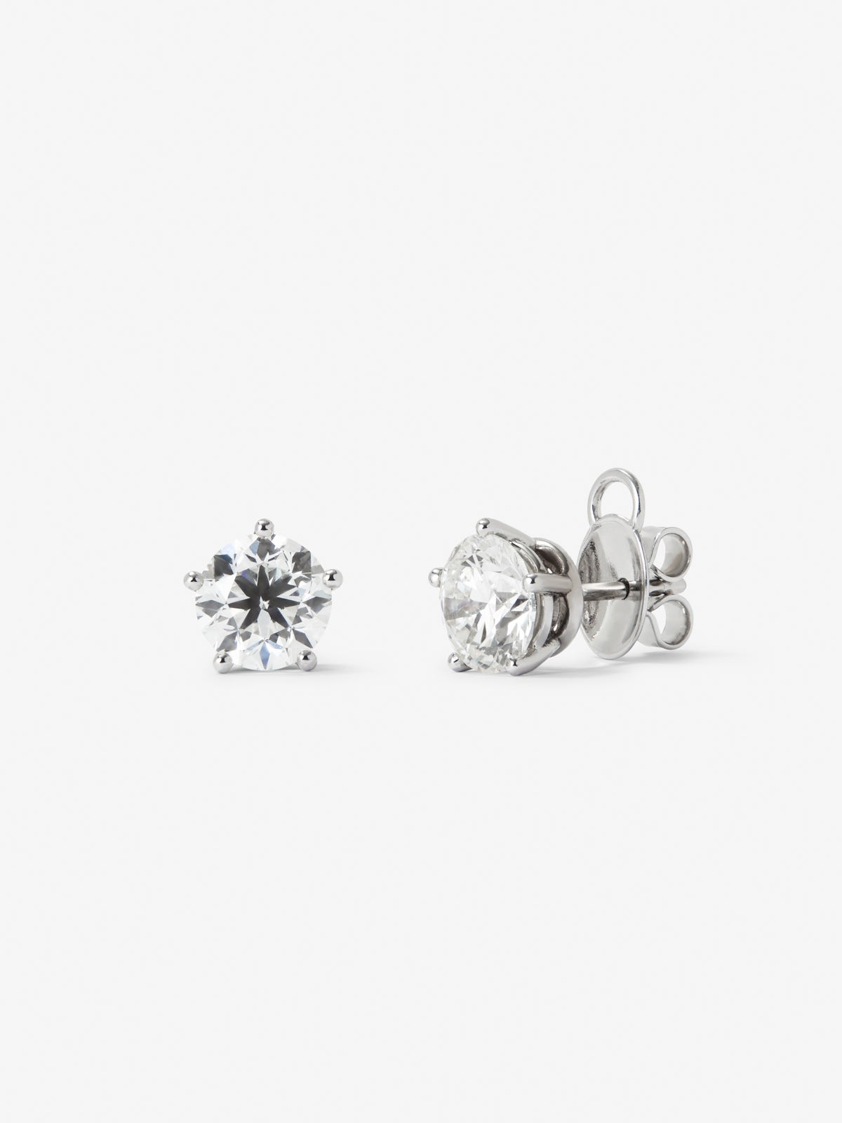 Pendientes de oro blanco de 18K con 2 diamantes en talla brillante con un total de 4 cts