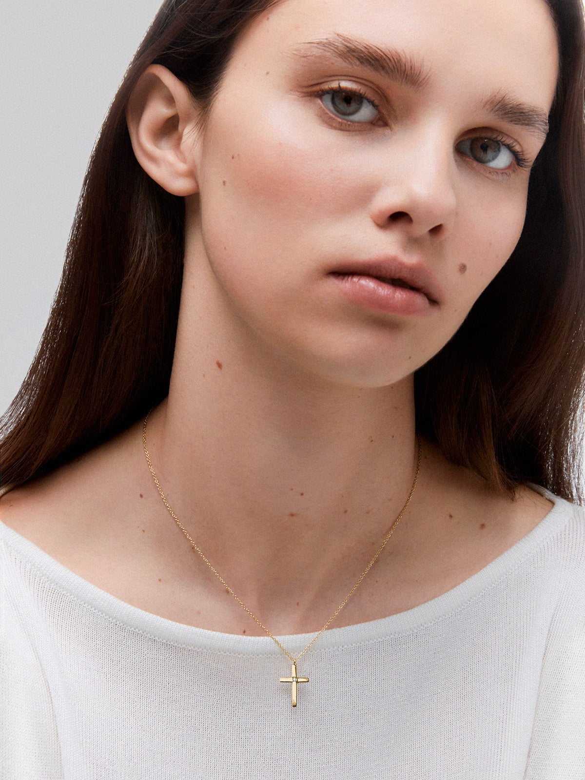 Colgante cadena con cruz grande oro amarillo de 18K