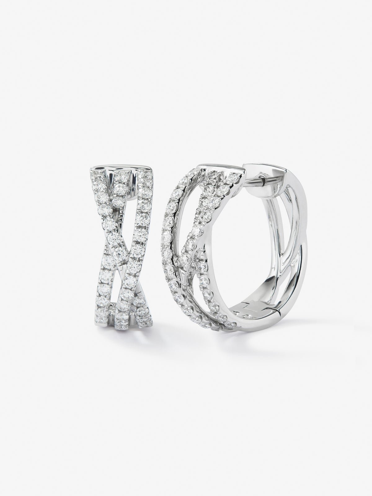 Pendientes de aro múltiple de oro blanco de 18K con 68 diamantes en talla brillante con un total de 0,74 cts