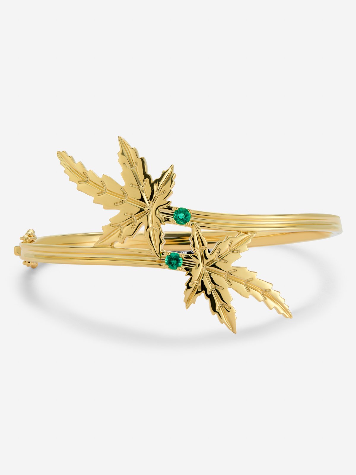 Pulsera de oro amarillo de 18K con 2 esmeraldas en talla brillante con un total de 0,23 cts y forma de hoja de arce