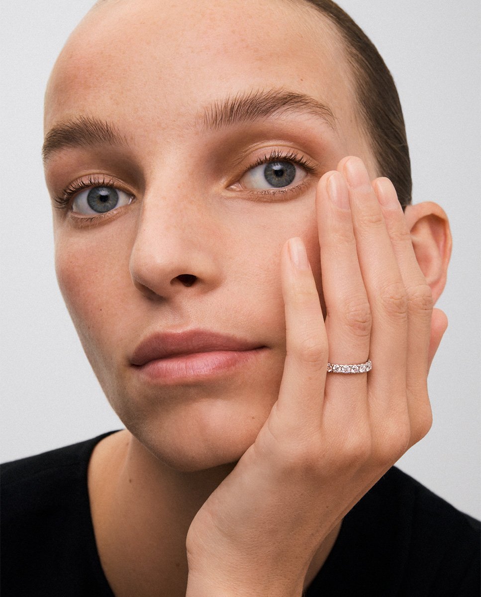 Half ring in 18K white gold with 9 brilliant-cut diamonds with a total of 0.81 cts