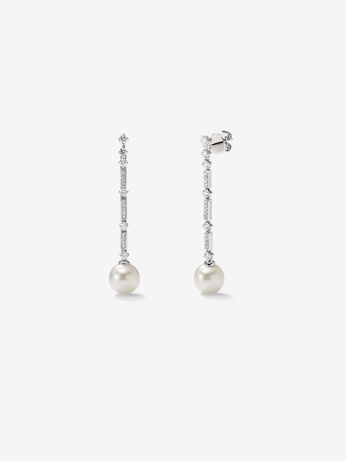 18K white gold earrings with white pearls and white diamonds in a bright size of 0.66