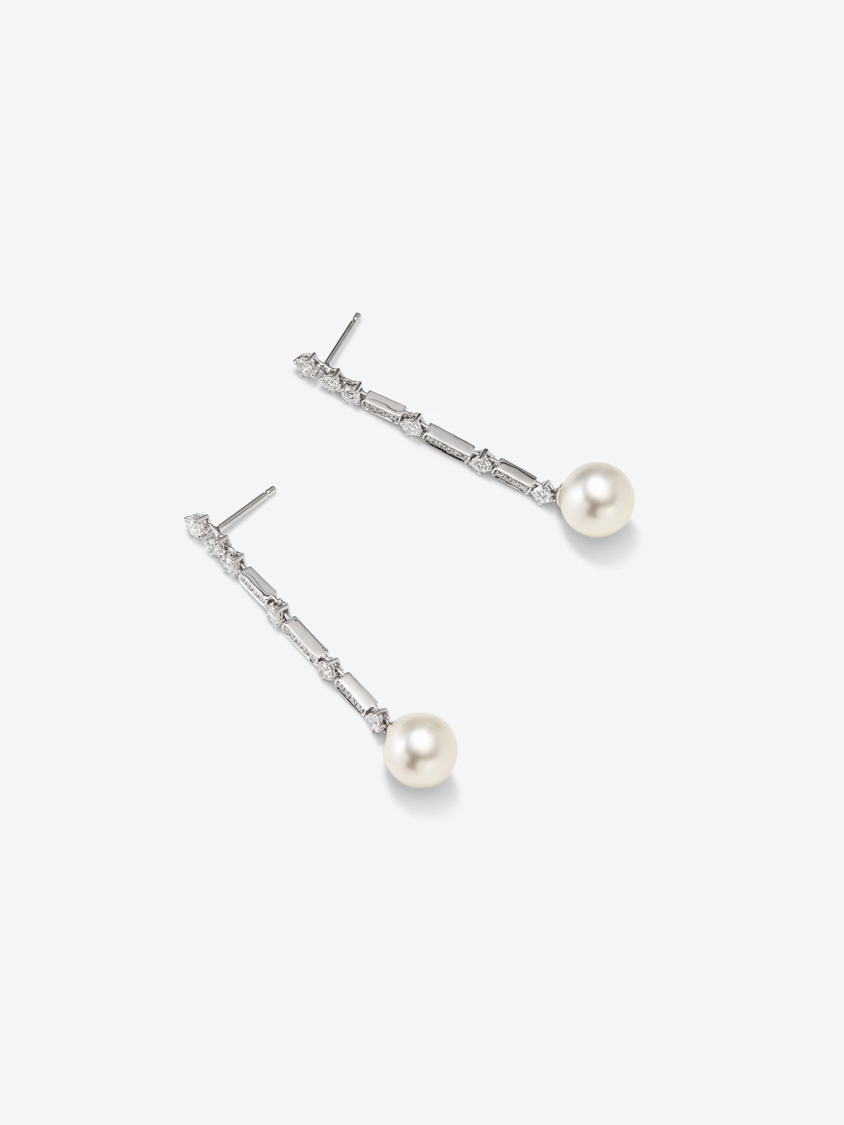 Pendiente colgante de oro blanco de 18k con perla autraliana de 8,5 mm y diamante