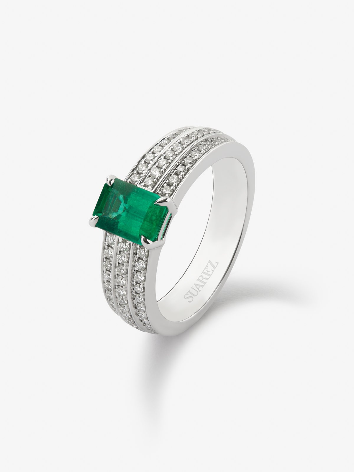 18K white gold ring with octagonal cut emerald of 0.98 cts and 68 brilliant cut diamonds with a total of 0.39 cts