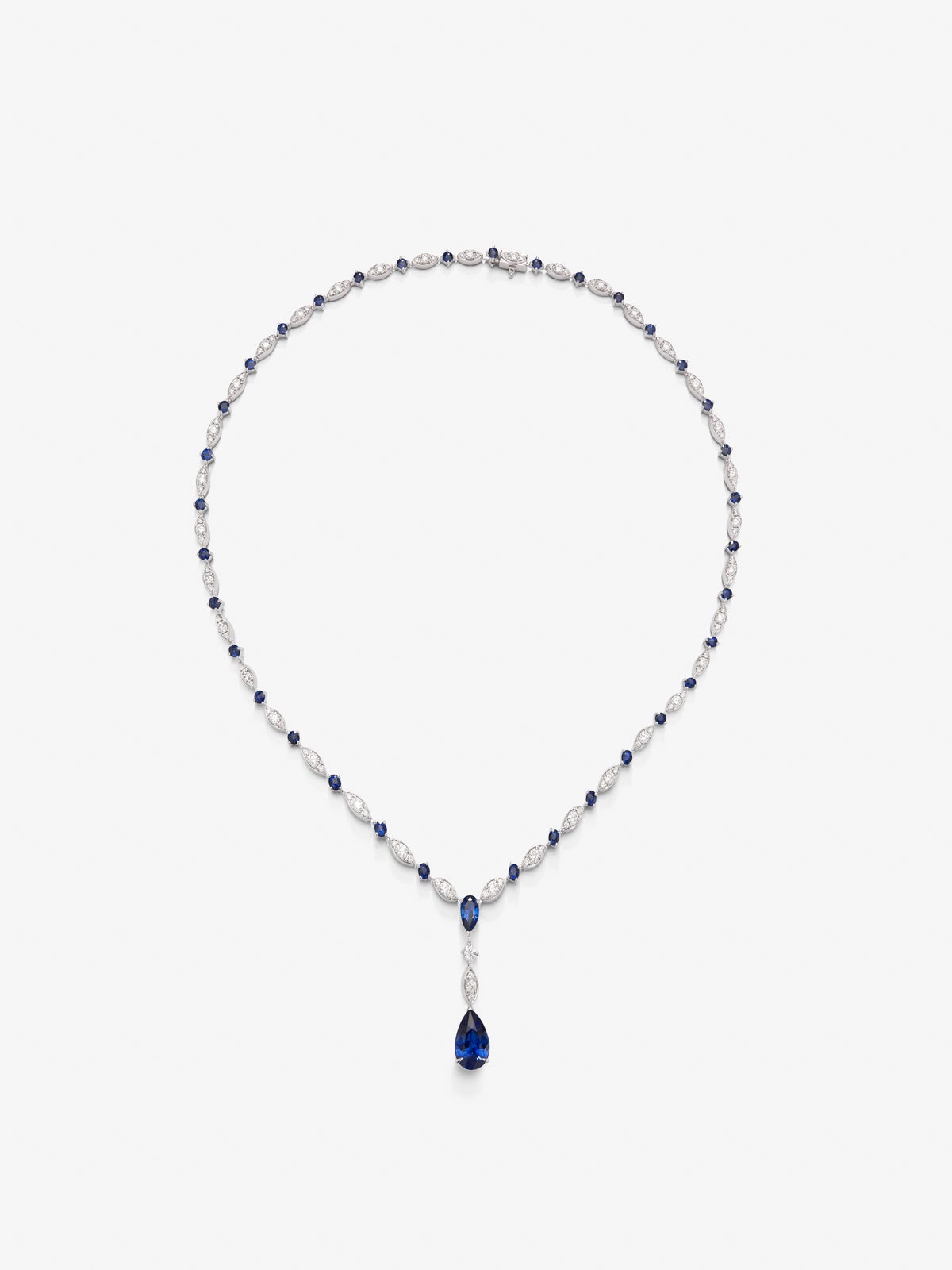 Collar de oro blanco de 18K con zafiros azul royal 8,17 cts y diamantes blancos 3,15 cts