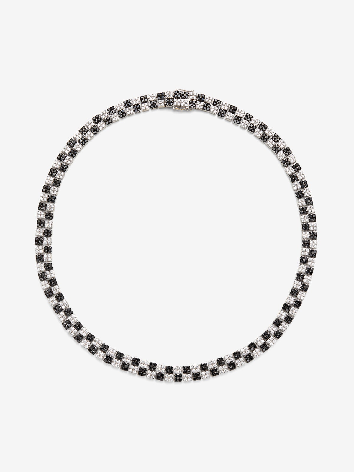 18K white gold necklace with 452 brilliant-cut white diamonds with a total of 7.8 cts and 452 black diamonds with a total of 8.52 cts
