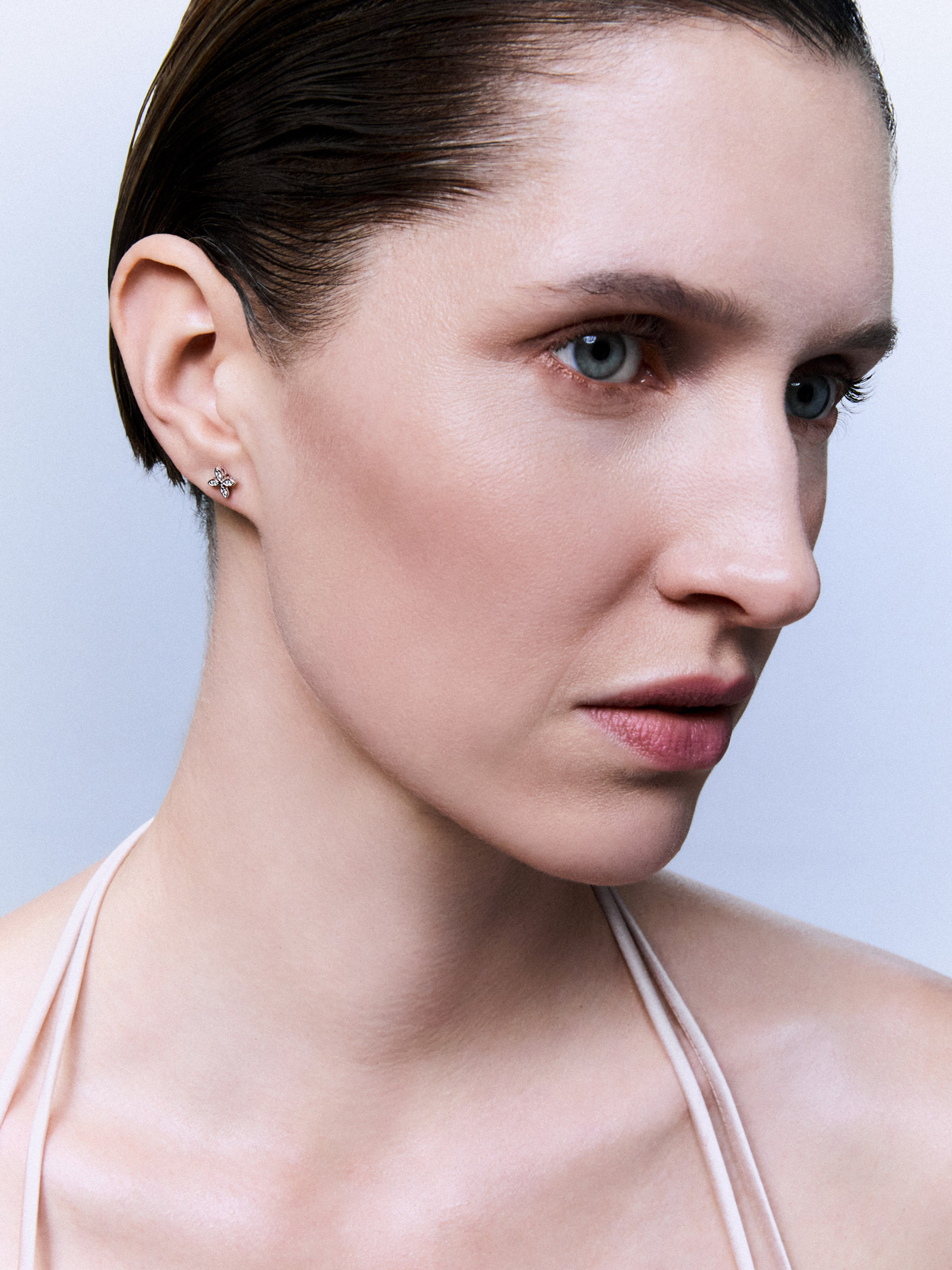 Pendientes boton oro blanco de 18K y diamante pave